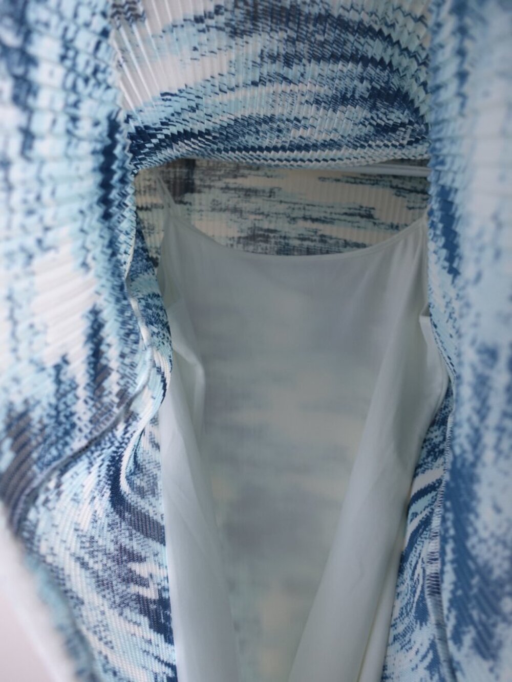 Calvin Klein Blue & White Patterned Ribbed Knit Top - Picture 6 of 9